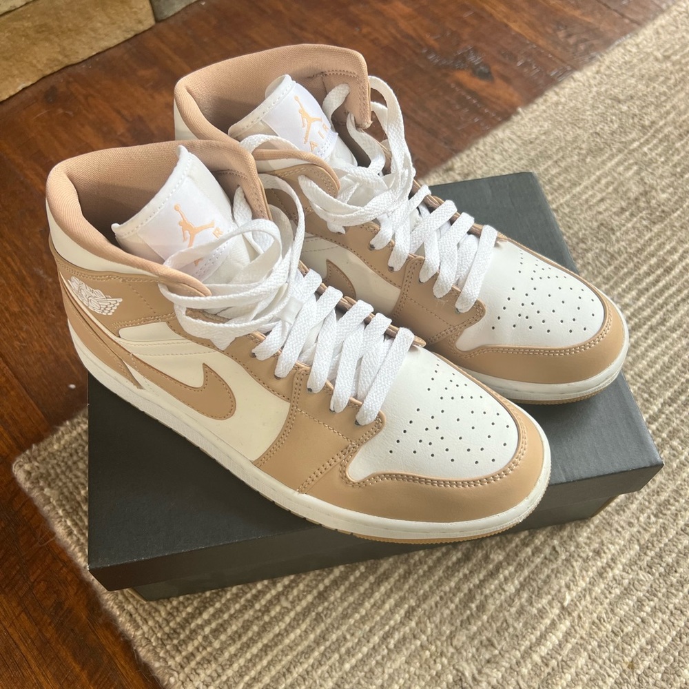 Nike Air Jordan 1 Mid size 9 Men’s